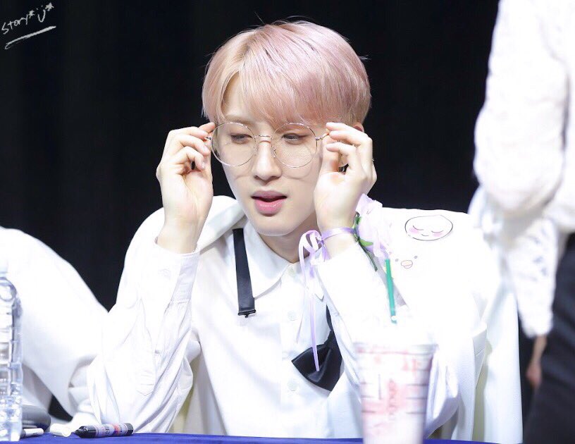 PTG__StoryU's tweet photo. 170702  압구정팬싸 HQ💖

정말 잘생겼어ㅠㅠ

@CUBE_PTG  #펜타곤 #PENTAGON  #PTG #후이 #이회택 #hui #フイ #예뻐죽겠네 https://t.co/Kp0R7j6ozz