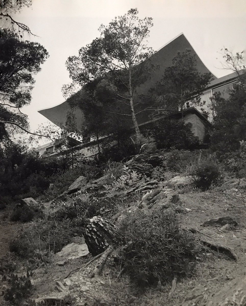 ebarrera_'s tweet photo. "Boissonnas House"
Vivienda unifamiliar en Cap Bénat, Var (Francia). 1964
Philip Johnson
#100x100masterhouses https://t.co/IadTVDKiyV