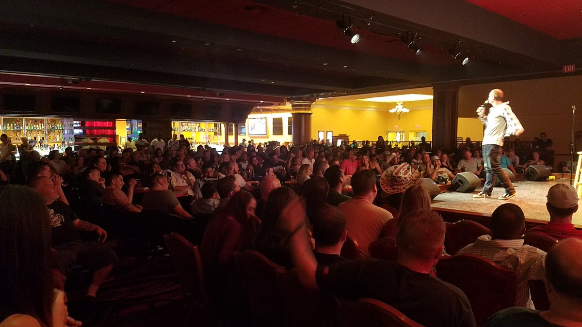 gabelopezcomedy's tweet photo. @erikmyerscomedy is destroying @thedirtyat1230 @southpointlv at 2am!! https://t.co/c5tO9TFqau