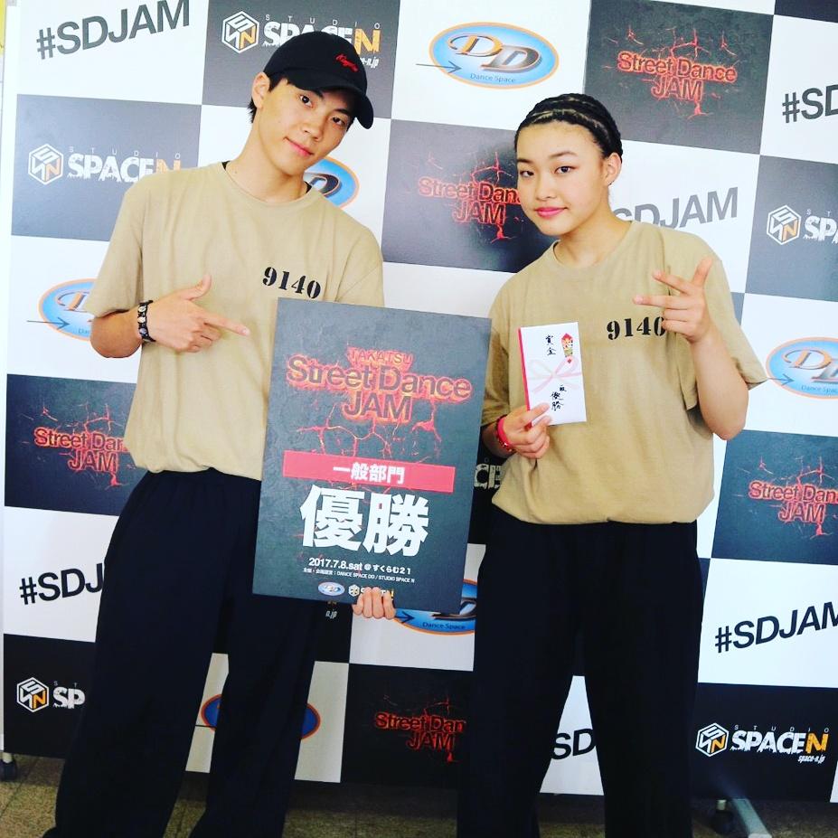 yume9140's tweet photo. TAKATU street danceJAM 優勝しました❗
応援してくださった皆さまありがとうございました🙏💥
前日風邪ひいてしまって、りょうくんの足をひっぱちゃうこともありましたが、本当に嬉しいです✨
りょうくんありがとう👍
明日も頑張ります❗
#SDJAM #Greedy https://t.co/oW9kDWMxXe