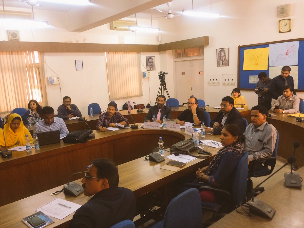 bora_archana's tweet photo. Mr Manish Bhatt , Jury evalutions Swachh Bharat &amp;Smart city 49th #skochsummit #skochawards @SkochSameer @skochgroup https://t.co/UEmAPk5VWe
