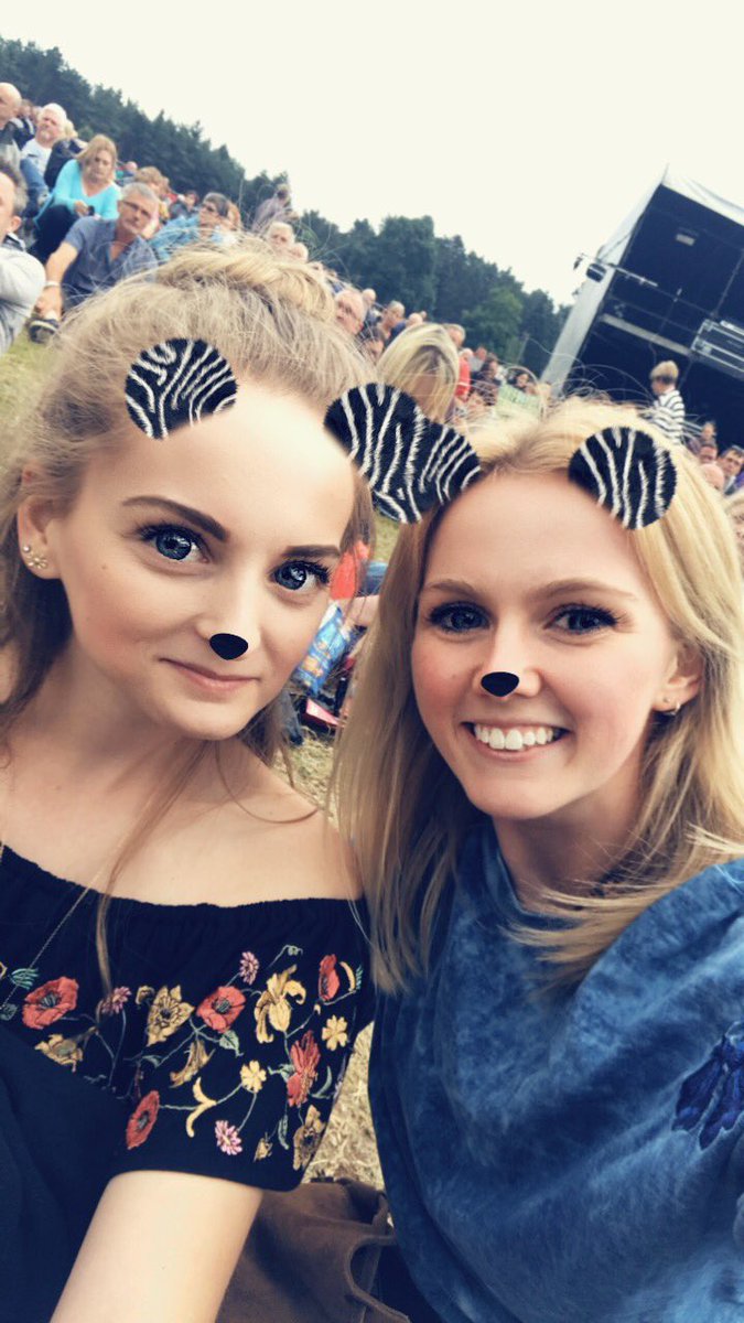 sophiequain's tweet photo. #elbowForestLive last night 🕺#musicintheforest #amazing #seeyouathydepark @Elbow https://t.co/74zfiD2hG7