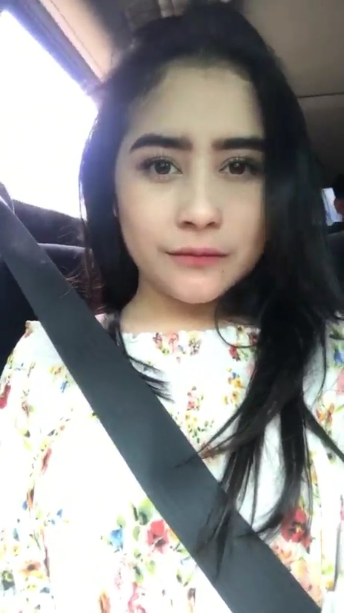 PrillversLMBK_'s tweet photo. Princess chubby @PrillyBie kesayangan prillvers 🐰🐰 https://t.co/QOSCj3phtp