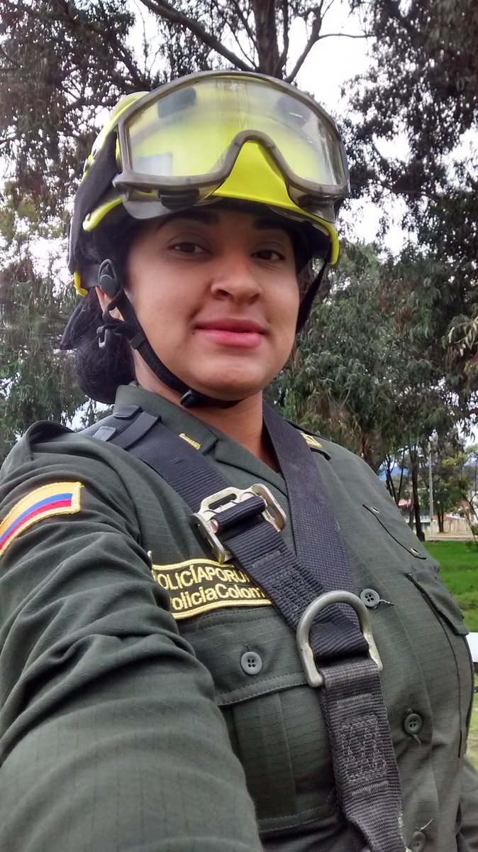 Jerallroro's tweet photo. @PoliciaColombia #PoliciaPorUnDia @YimmiTovar @AosPolicia https://t.co/b1aS5BxOSU