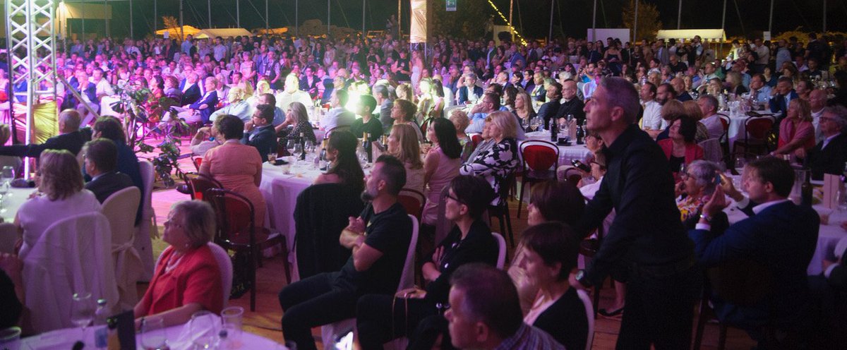 OROCaffe_ITA's tweet photo. "I gotta a feeling that tonight's gonna be a good good night" ☺️ #thankstoeverybody #oro30th #party #1300people #orocaffe #happydays https://t.co/v8MCc0Sxop