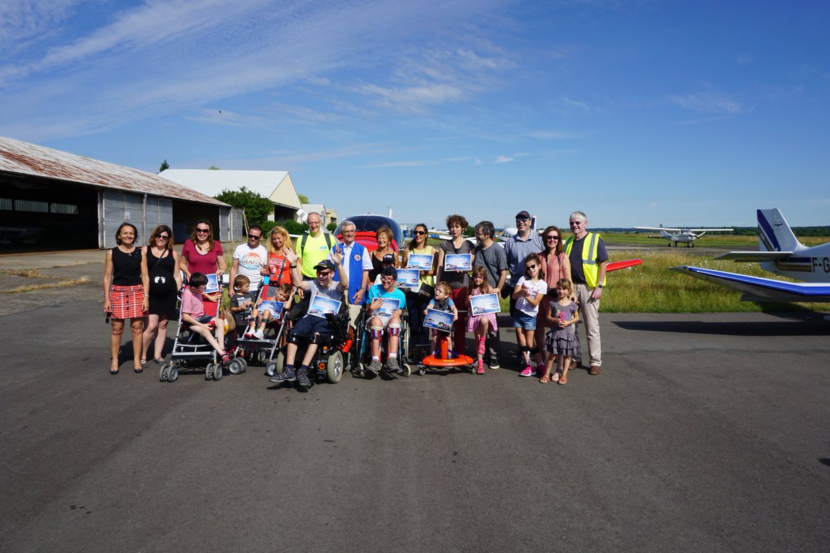 AnnickBouquet's tweet photo. Un grand Merci @CDVI_France et #AéroclubVersailles d'avoir offert baptêmes de l'air à 10 enfants handicapés @VivreEnsemble78 https://t.co/aIaiSfLWM4