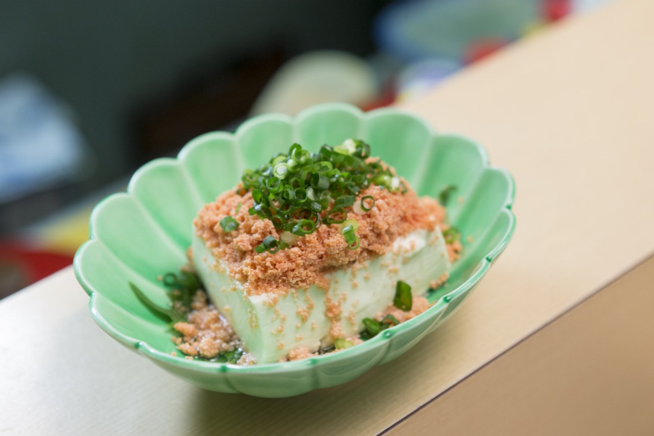 テレ東 居酒屋ふじ 毎週土深夜放送 このあと深夜０時２０分 放送 居酒屋ふじ を語るに欠かせない看板メニュー ふじ豆腐 食べてびっくり 実はこのお豆腐 あたたかいんです 上に乗っている 明 太子 も美味しいんですよねぇ 永山絢斗