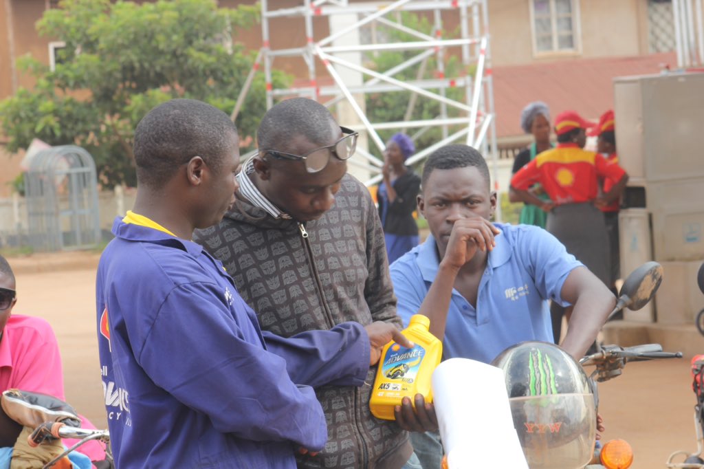 LegendsEventsUg's tweet image. Happening now: Motorcyclists around bwaise &amp;amp; kawempe are being taken through benefits of the shell bodaclub by @VivoEnergyUg #shellbodakapo