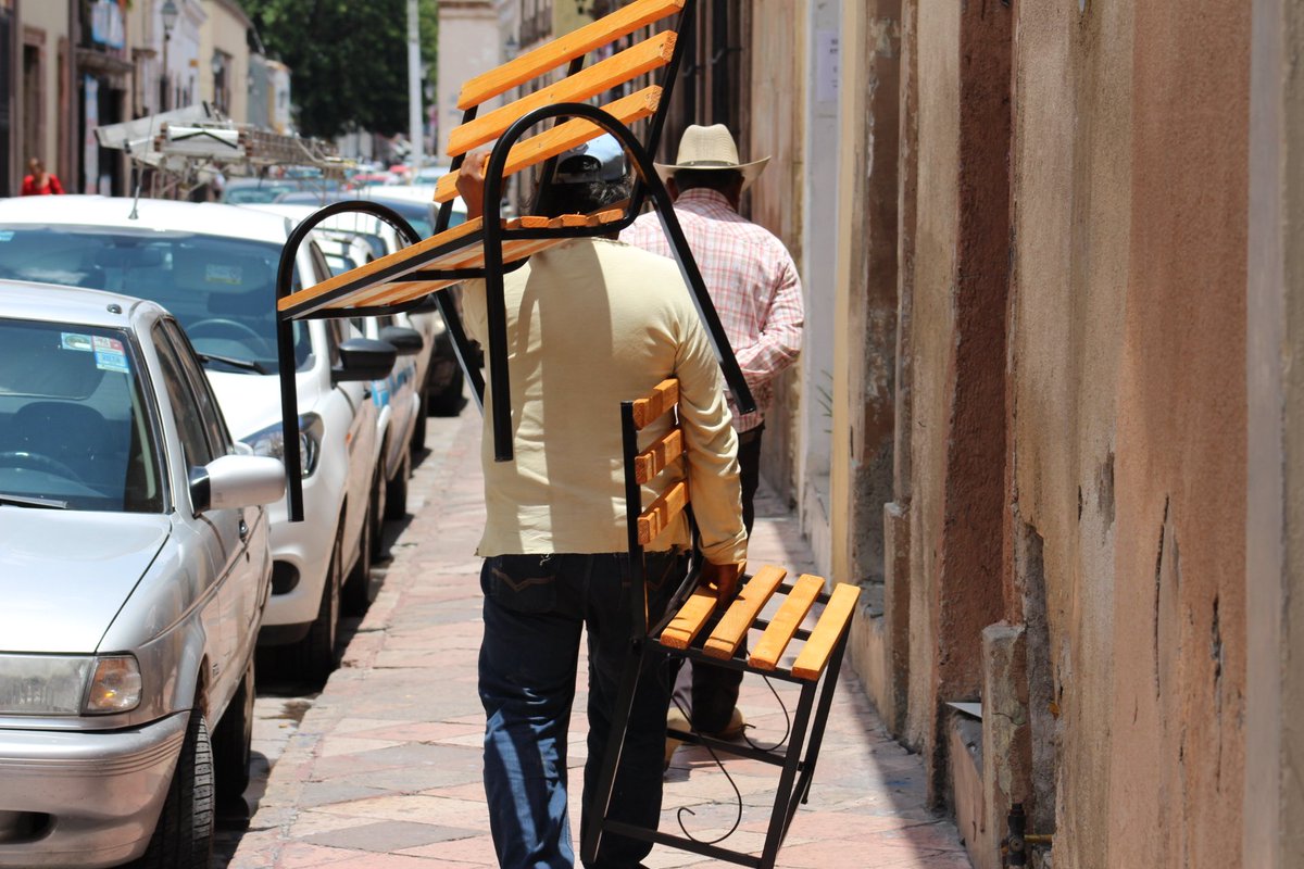 Buenos dias!!! En el centro de Querétaro hay cientos de artesanos que venden sus productos. Ojalá tuvieran mejores espacios. #yopienso