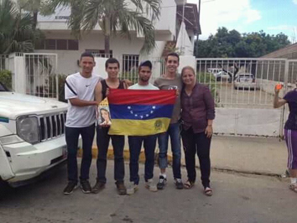 rctv's tweet photo. OJO liberados  4 estudiantes de la UDONE que habían sido detenidos el pasado3J https://t.co/1gxwtC7mod