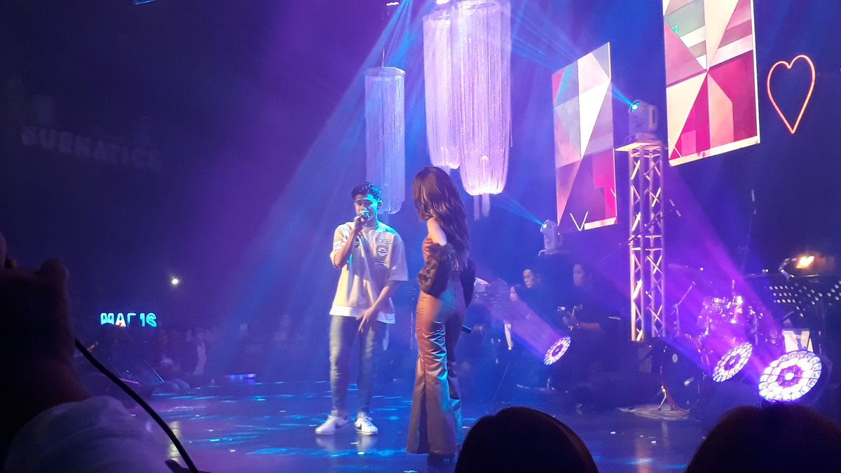 ernzlynn's tweet photo. MarNigo! 💙

#4OfAKindTheUn4gettableConcert https://t.co/bV1ZIbUWCD
