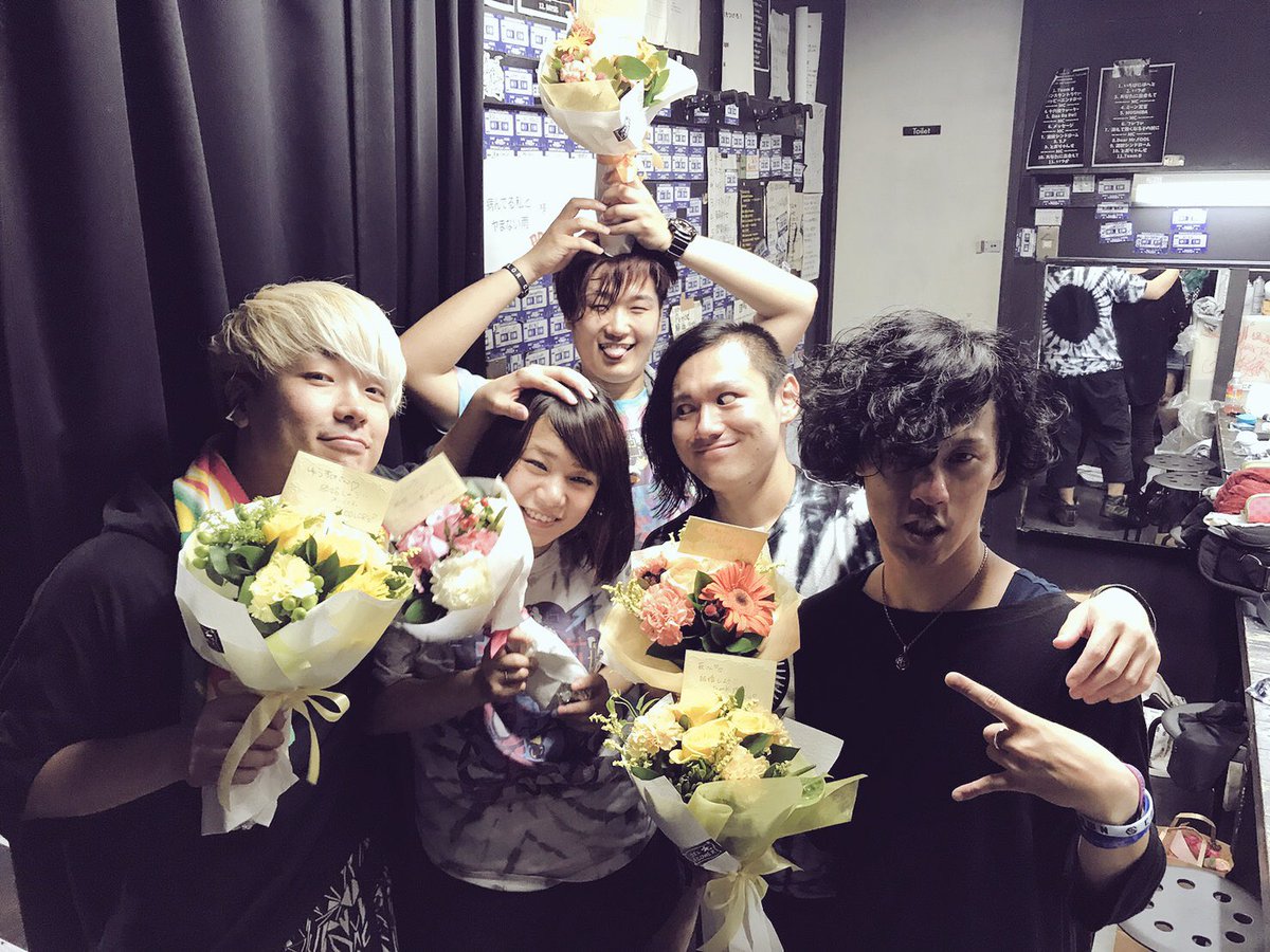 ColorColorClown's tweet photo. COLOR COLOR CLOWN 
Goodbye color無事終えました！！
約3年半、カラクラの歴史に幕を閉じます。
今まで愛してくれた皆様ありがとうございます！！！ https://t.co/99ahpCuRn3