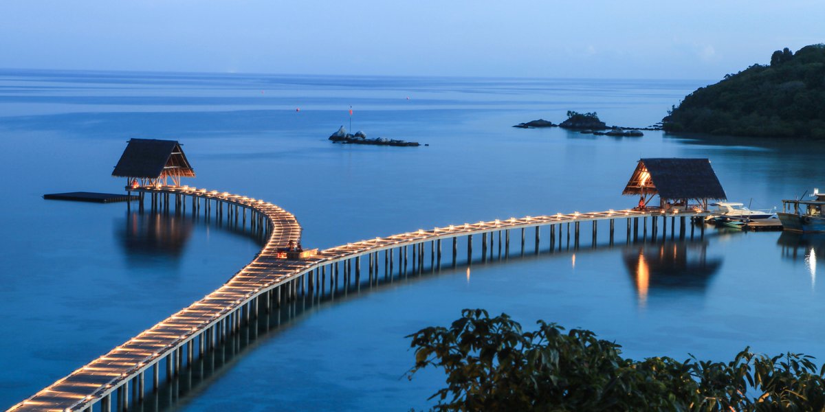 Sail in the South China Sea to Anambas Archipelago in the Riau Islands &amp; dive into Bawah Island.
#WonderfulIndonesia
bit.ly/bawahisland