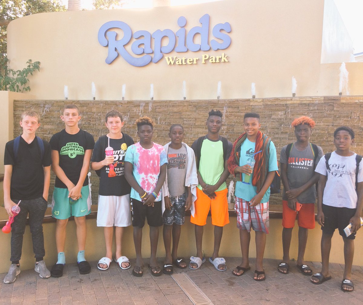 SFloridaKnights's tweet photo. Summer fun and team bonding with 6th grade @SFloridaKnights #sfknights #travelbasketball #teamfun https://t.co/OdjMZyJJbI