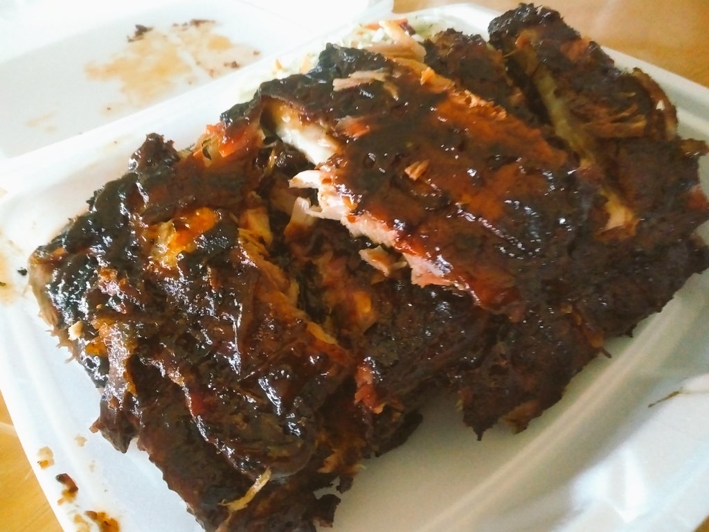 NettieBaynz's tweet photo. @AmherstburgNow #Ribfest #meatatarian loving the sauce and slow cooked rib goodness! @TWEPI #plentyofreasons https://t.co/uzDhSm5a1B
