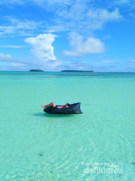 detikcom's tweet photo. Ini Pantai di Indonesia yang Pasirnya Memanjang 2 Kilometer https://t.co/jgo78GDTGP via @detiktravel https://t.co/mYhAigG7oT