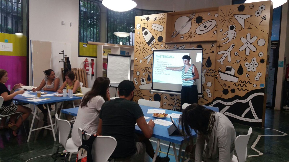 OIBCNChapter's tweet photo. Los grupos ya comienzan a trabajar sus "How might we" ❓❓durante el #IDEATHON en @teamlabs #designthinking #trackingplastic https://t.co/1DiqPN6sfO