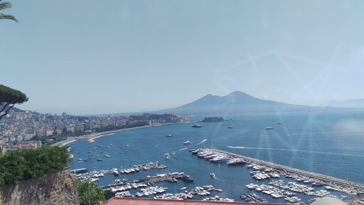 lukethompson_'s tweet photo. Just arrived in Naples. This is home for the next 10 days, not a bad view! #Naples2017 https://t.co/sl4JDJvVJM