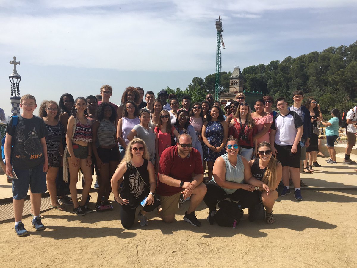 LVA_AndyHall's tweet photo. LVA students, parents, and teachers at Park Güell in Barcelona. https://t.co/cBNWDtlggz