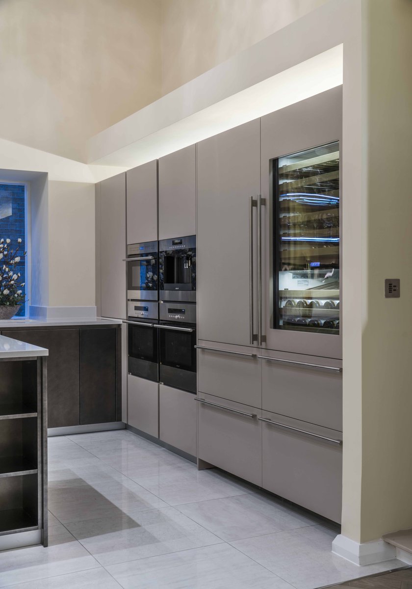 LidaCucina's tweet image. Don't forget to keep your #wine chilled this #hot #summer #weekend @SubZeroWolfUK @gaggenau #luxury #kitchens ow.ly/Qbxc30drxtv