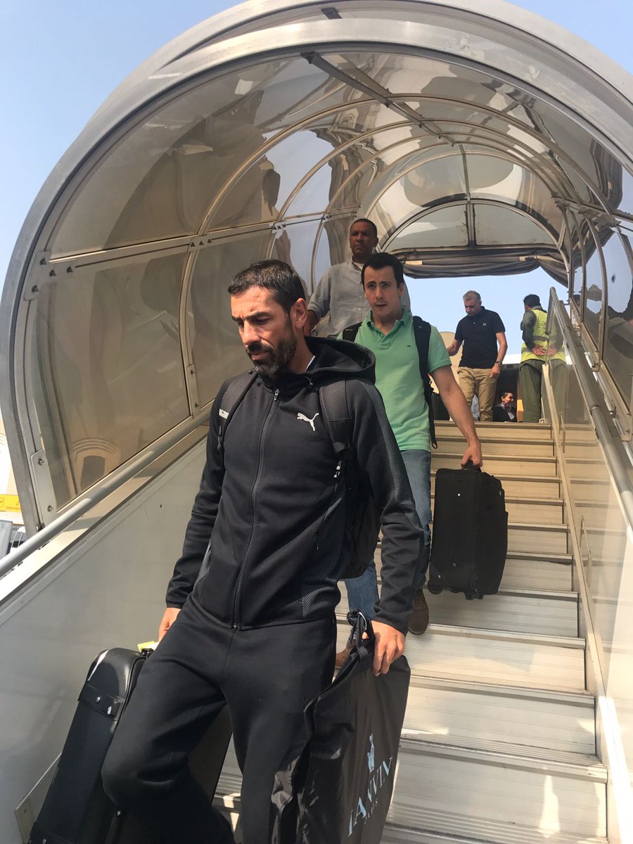 Unite4Football's tweet photo. #RonaldinhoAndFriends arriving in Pakistan. The moment football fans in the country had been waiting for. #UniteForFootball #NokiaRandF https://t.co/mZpBQPpkrQ