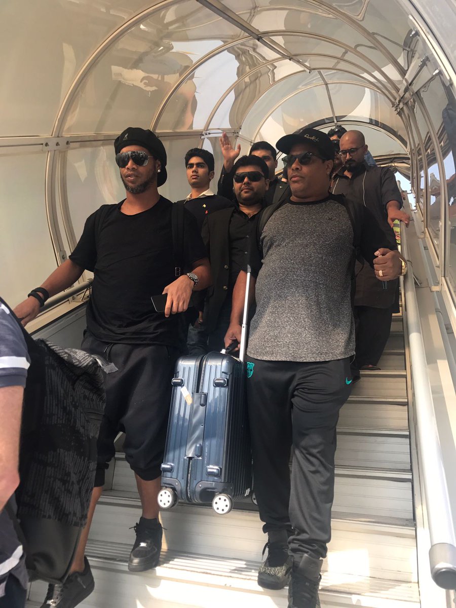 Unite4Football's tweet photo. #RonaldinhoAndFriends arriving in Pakistan. The moment football fans in the country had been waiting for. #UniteForFootball #NokiaRandF https://t.co/mZpBQPpkrQ