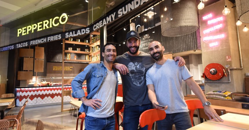Gjjablonski's tweet photo. [#Pepperico] #Tacos et #burritos de @Pepperico_Paris sont dans la place au centre @Les4Temps ! 😎 https://t.co/A1BXWTJnSK #bienvenidos https://t.co/0xdgKpyIDq