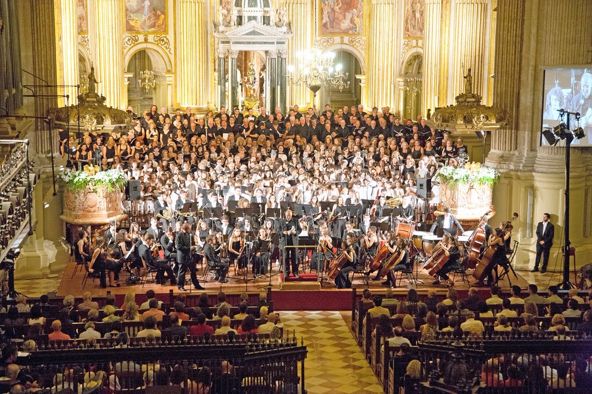 CapillaToledo's tweet photo. El año pasado participamos en un concierto inolvidable gracias a @fvictoria_es  #MálagacantaconFrisina Recuérdalo en https://t.co/5mwcXUMchG https://t.co/zTYGJ6v5g5