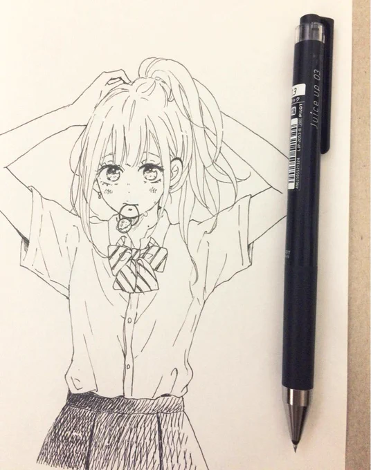 落書き用に買ってみたボールペン描きやすかった〜 ハイテックの描き心地に似てるけどボールペン特有のインク溜まり(消しゴムかけるとシュッてなるやつ)ができない👏 