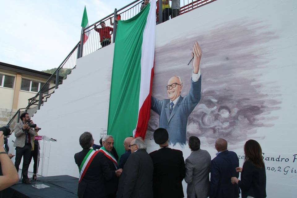 “I giovani non hanno bisogno di sermoni; i giovani hanno bisogno di esempi di onestà, di coerenza e di altruismo”. #SandroPertini