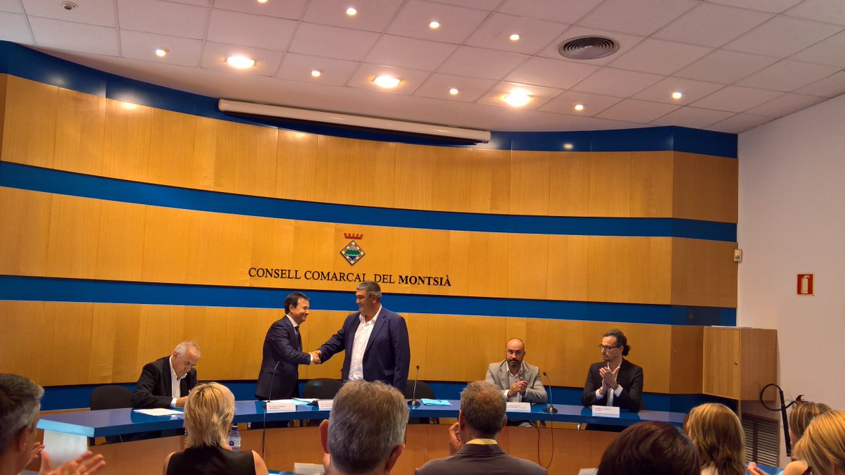 <a href="/FrancescMiroM/">Francesc Miró</a> pren possessió del càrrec de president del Consell Comarcal del Montsià. Molts encerts i bona feina!! <a href="/socialistes_cat/">Socialistes PSC/❤</a>