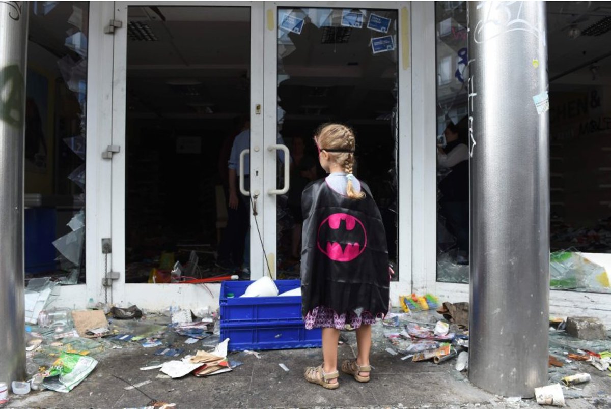 EtienneToGo's tweet image. "Batman traf zu spät ein"