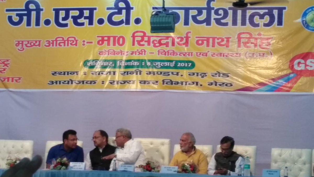 modibhakt_aashu's tweet image. जी.एस. टी कार्यशाला में कैबिनेट मंत्री श्री @sidharthnsingh जी हिस्सा लेते हुए।
#GSTMasterClasses