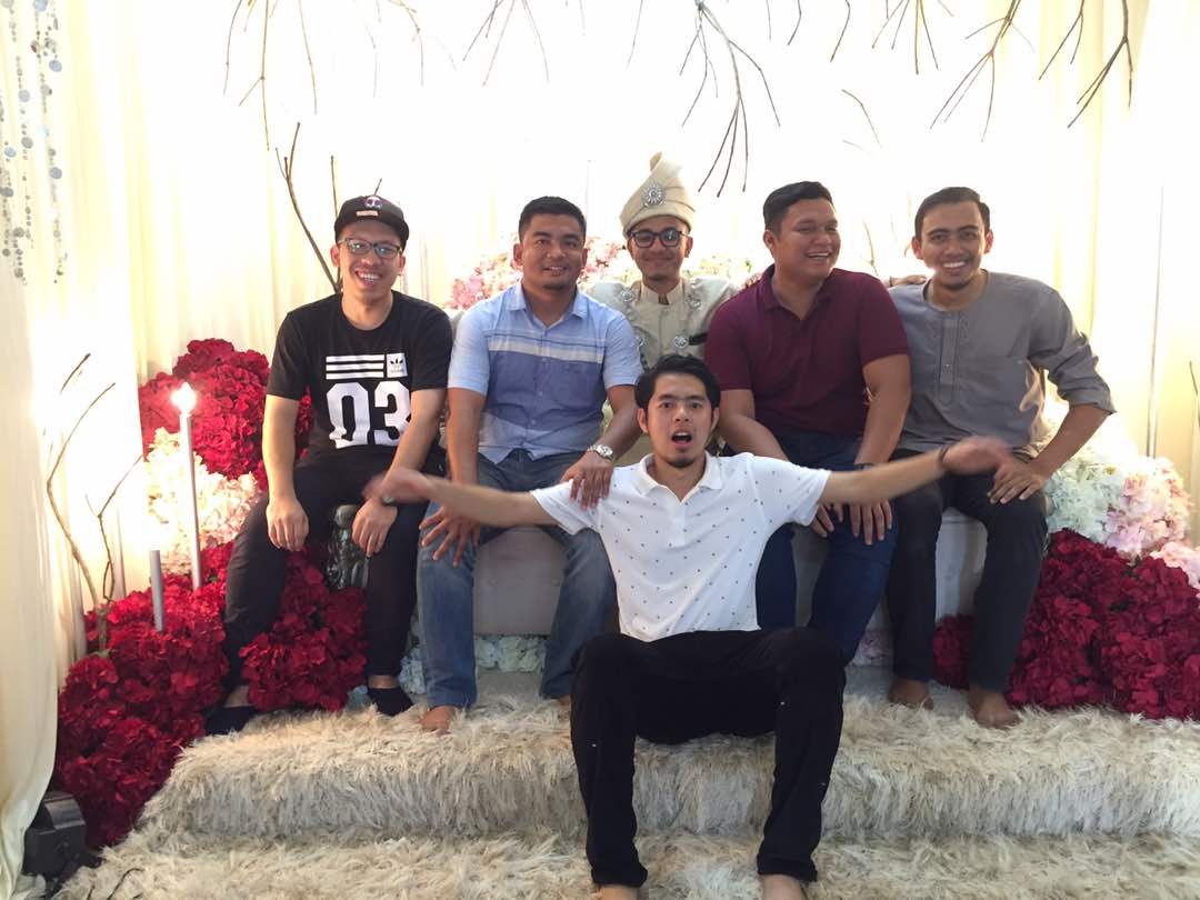 ekmalzidane's tweet photo. Tahniah buat kawan2 yang berkahwin hari ini.
Meor,Hazim,Atek
#zealous92
#sbpit https://t.co/XuOBQ8ptfH