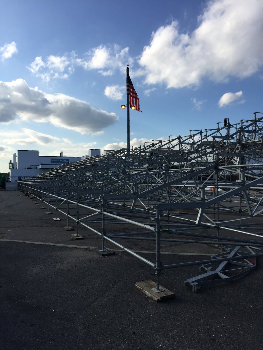 jamprojectsllc's tweet photo. VIP Grandstand is going up!! #NYCePrix #jamprojects #redhook #brooklyn https://t.co/IHfXtPmyYk