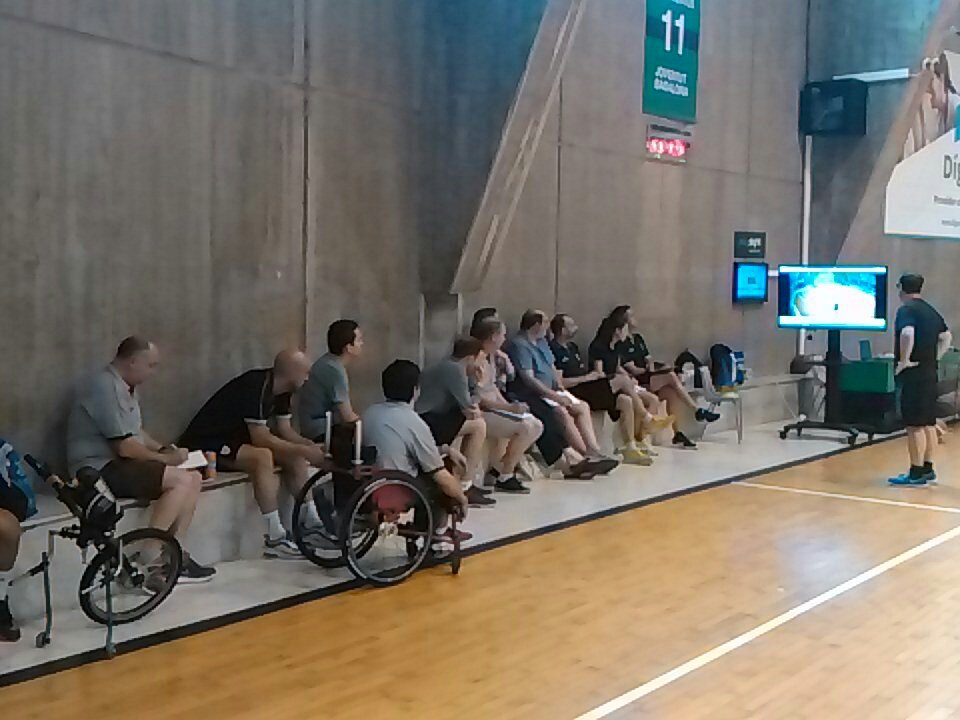 joventutmodel's tweet photo. Empieza la ultima sesión del campus de #joventutmodel. Diego Ocampo: "hay que mejorar la capacidad de pasar porque la defensa exige eso" https://t.co/4LnuMIwdl3
