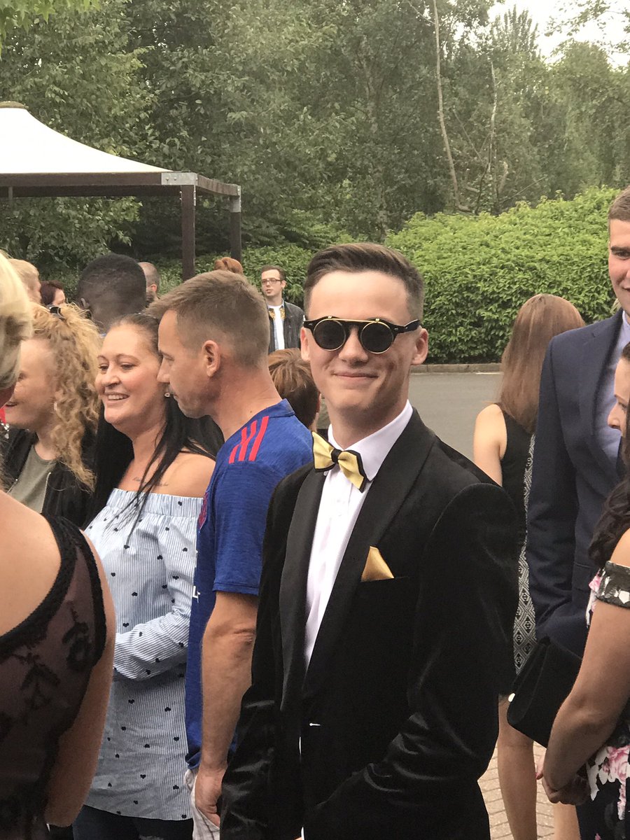telfordpriory's tweet photo. #designerSuits #beautifulDresses #flashCars #smiles #friendship https://t.co/BNCZA4LLcn