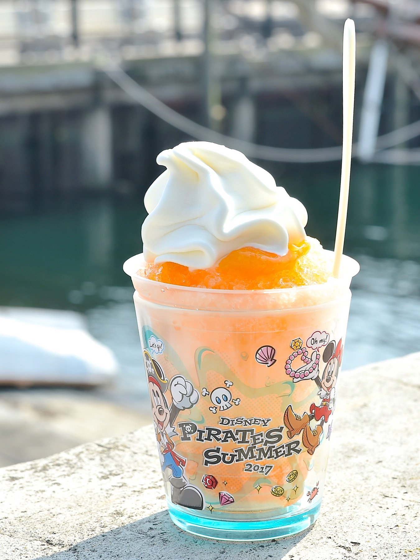 Twitter 上的 Mezzomikiのディズニーブログ 梨味が新登場 東京ディズニーリゾート17夏シェイブアイス かき氷 本日から東京 ディズニーシーに ディズニー パイレーツ サマー デザインカップが登場 詳しくは T Co Kmlqcmw4ea T Co Mlfsxceaqj