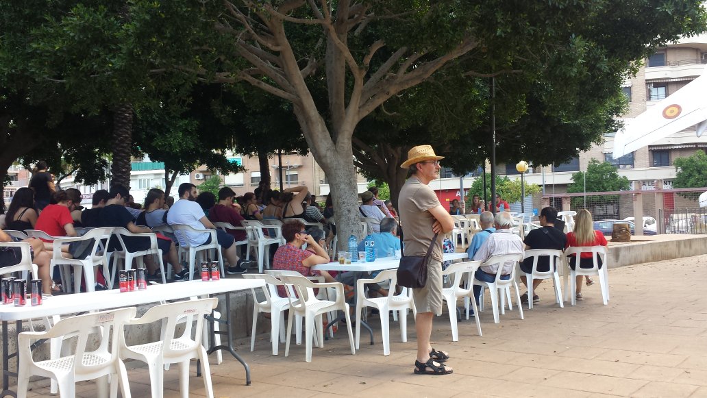 NereaMtS's tweet photo. Ja estem a la #FestaPCPV2017 Buena gente, buenas charlas, buena comida y buena música. https://t.co/zwxD2zdM9A