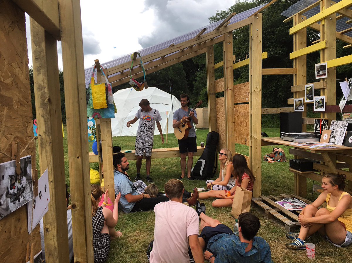 BrainchildFest's tweet photo. Time for a jam in the kiosk with @harrynchris! 🎶 #brainchild2017 https://t.co/OHxEhrEjov