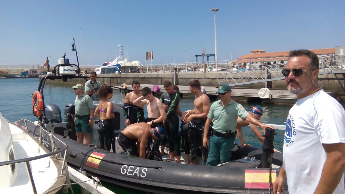 EjercitoTierra's tweet photo. Reto cruce del Estrecho, ¡Embarcando! En nada estamos en el agua, ¡Mucho ánimo! https://t.co/g6HMmCKZZu