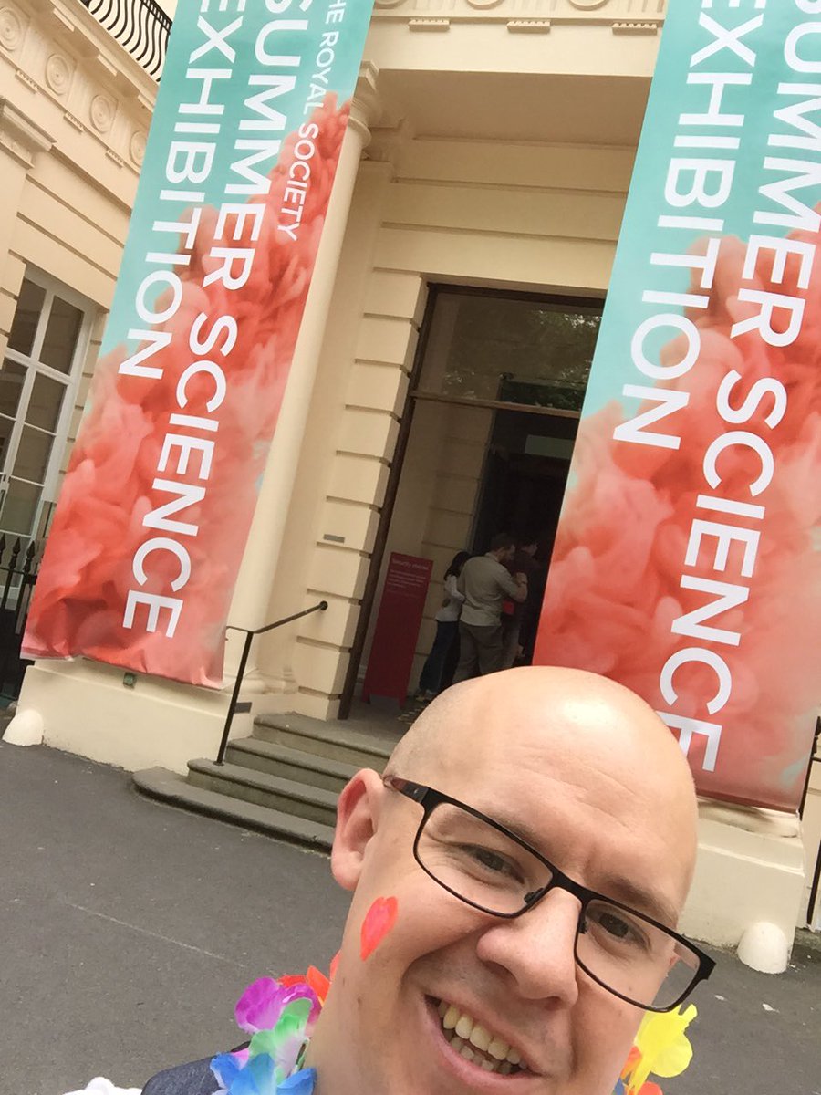 DownesDamien's tweet photo. Leis from @canyoutwigit face paint from @TheCoralReefLab. @royalsociety #summerscience is perfect warmup for #LondonPride #LoveHappensHere https://t.co/pu84xyfwwy