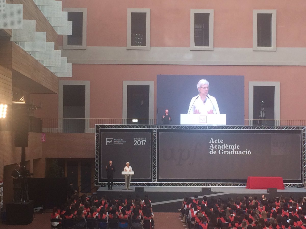 TraduccioUPF's tweet photo. #GraduacioUPF17  #traduccio i #llengüesaplicades https://t.co/2Ck6NjLK2D