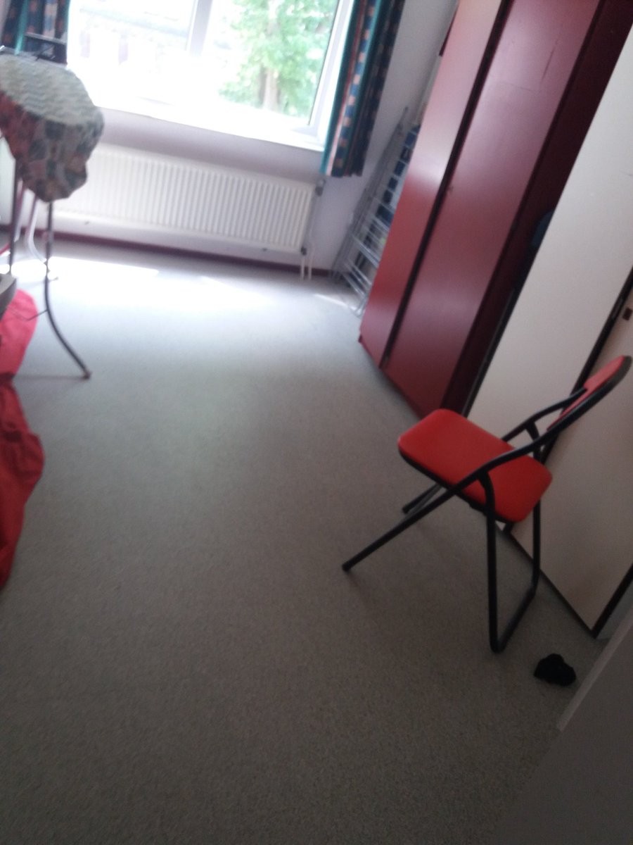 GodelieveTT's tweet photo. @dekennismakerij Veel plezier op de bijeenkomst #tinyhouse #tinychallenge. Spullenvrij eenvoudig leven is een aanrader. #luxe https://t.co/zZzr2abki8