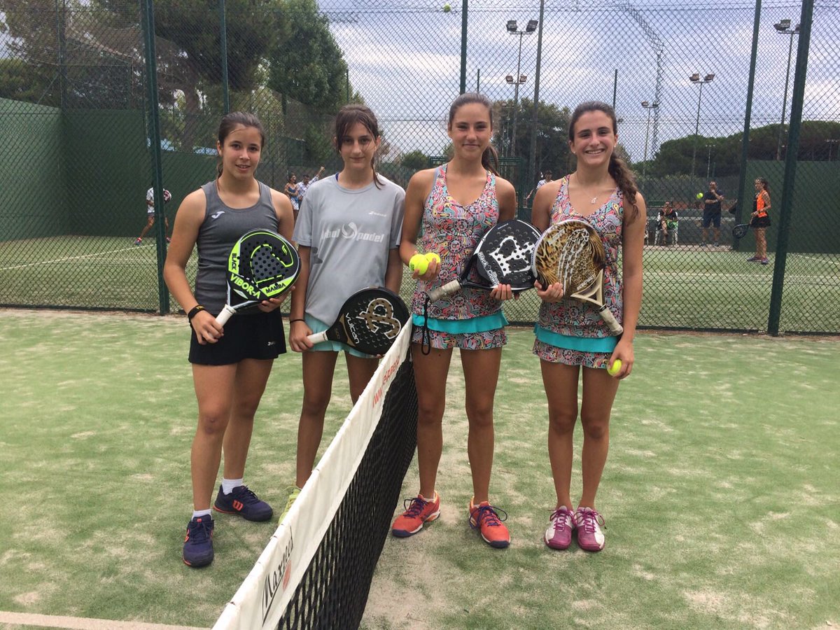 A semis !!! 👏👏👏 Clara Carratalà y Claudia Sanchez guapísimas con el conjunto Sea de io 😍😍 Super Gran Slam de Menores en CT. Gimeno 🎾