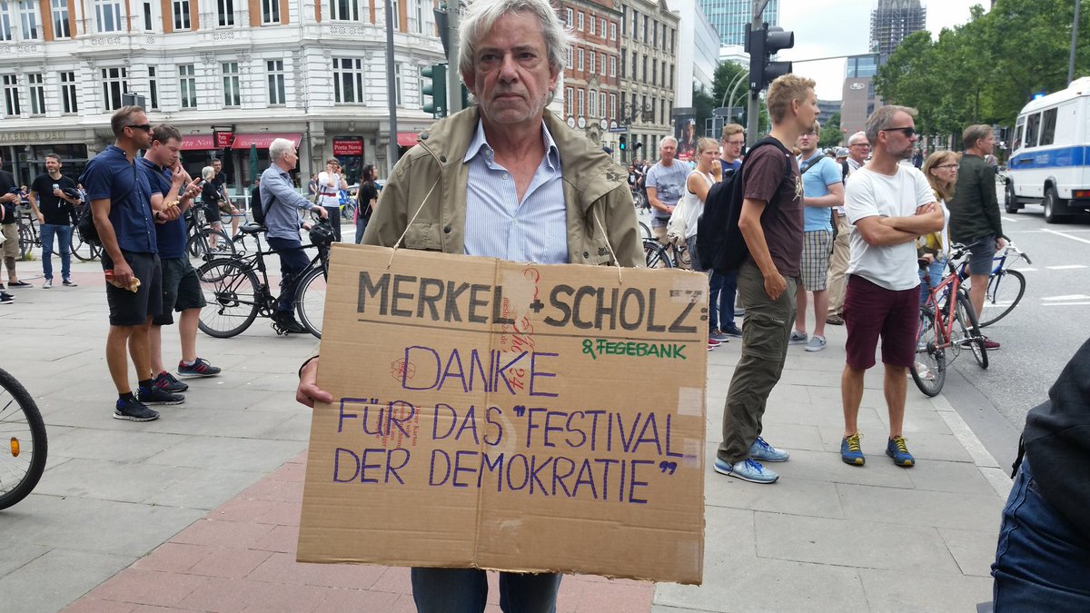 ThomasOccupy's tweet photo. #NoG20 demo https://t.co/ykcHSb26t5