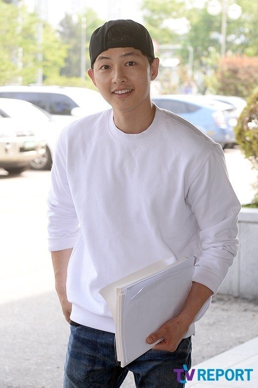 טוויטר 使いません בטוויטר 今 日本のbsであってる 太陽の末裔 のドラマに出演しているソンジュンギさん 軍服が似合うし 私服もけっこうかっこいい ソンジュンギさんファンの人と繋がりたいです かっこいいと思った人はrt T Co Gqppnssik1