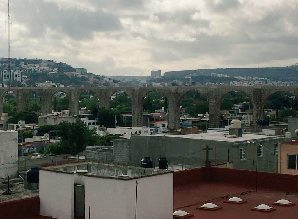 anyigarcia_Mel_'s tweet image. No es la mejor foto pero quiero invitarlos a visitar Queretaro, México, esta foto es de &apos;Los arcos de Queretaro&apos; tiene una gran historia 💙