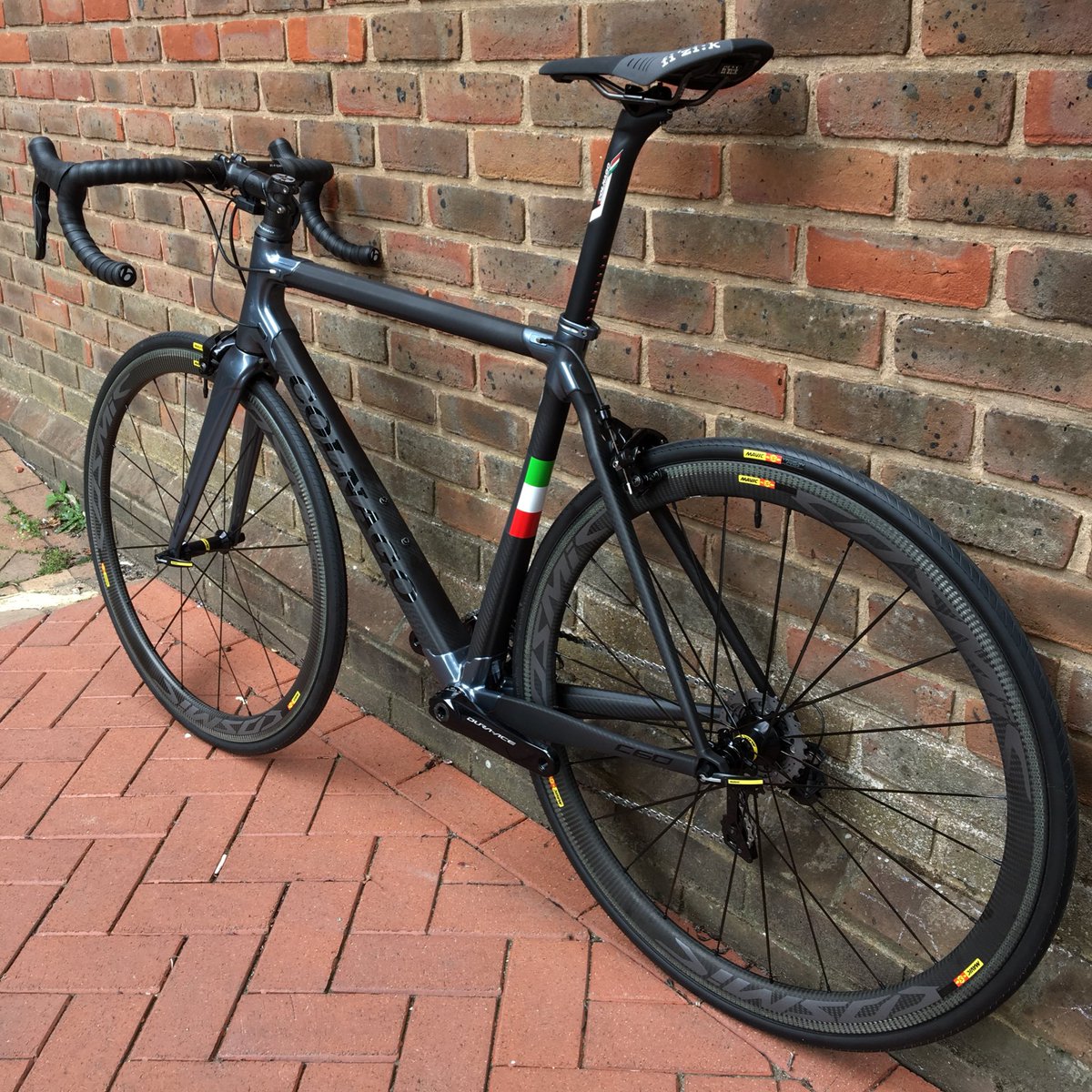 The_Cycle_Room's tweet photo. It's finally built! We have now finished building our Colnago C60 #Colnago #ColnagoC60 #Shimano #Duraace #Di2 #electric #Mavic #CosmicSL https://t.co/svfArShJhE
