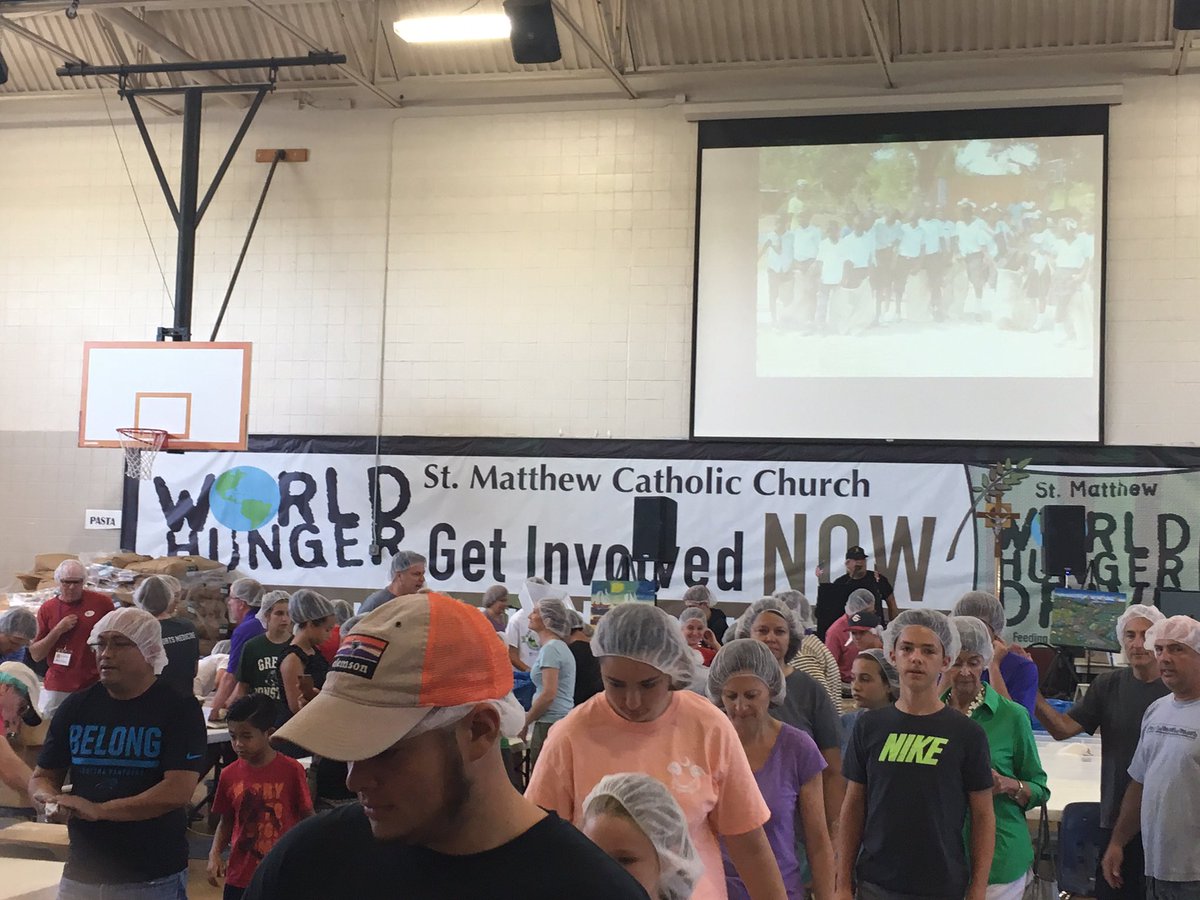 PatCothamMeck's tweet photo. Our shift ends @stmatthewnc #WorldHungerDrive #mealPackingEvent priest blessed the food going to hungry families. #Proud @triciacotham https://t.co/qgLugp1rIK